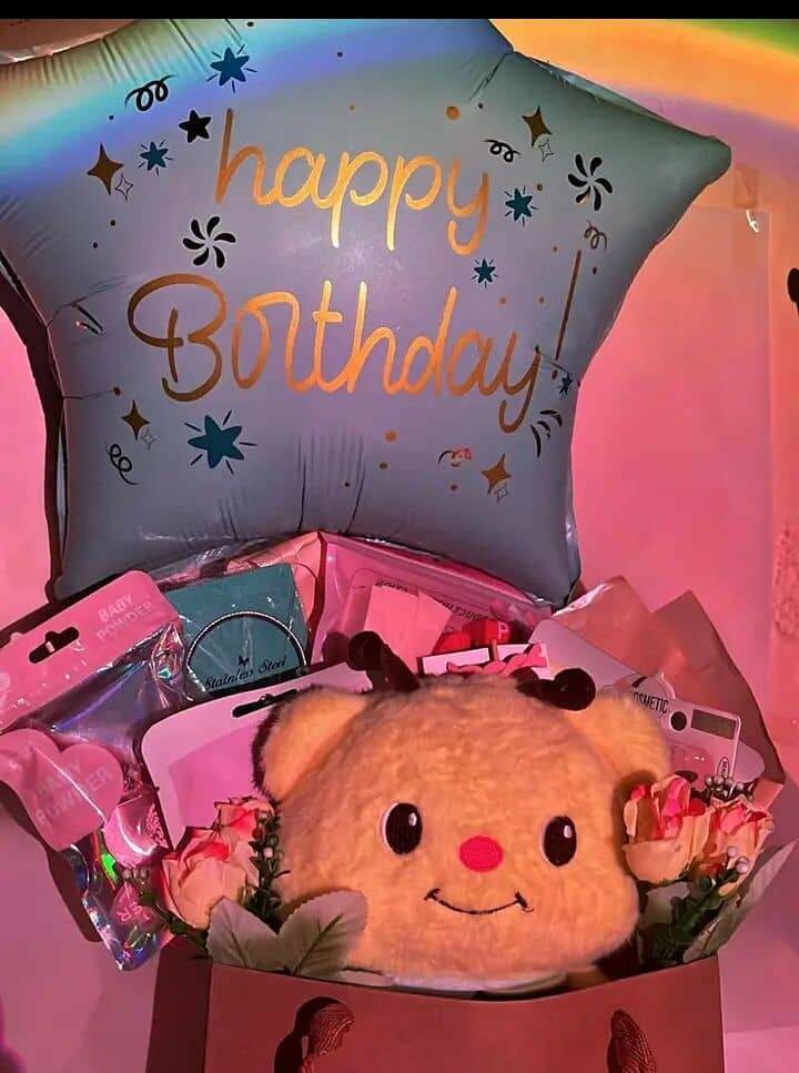 Cadeau d'anniversaire avec ours en peluche