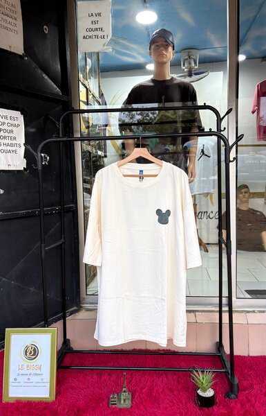 Robe blanche avec motif ours