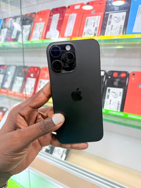 iPhone 16 Pro Max Noir