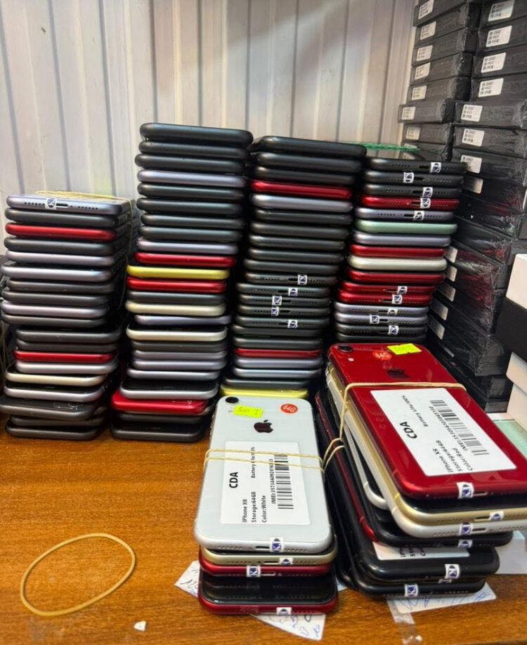 Smartphones multicolores reconditionnés