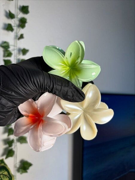 Pinces en forme de fleur