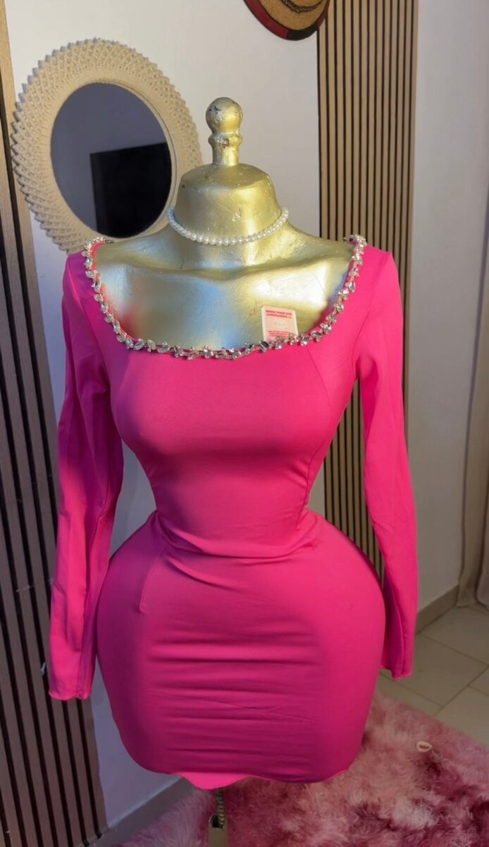 Robe moulante rose élégante