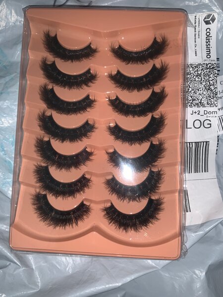 Faux cils volumineux