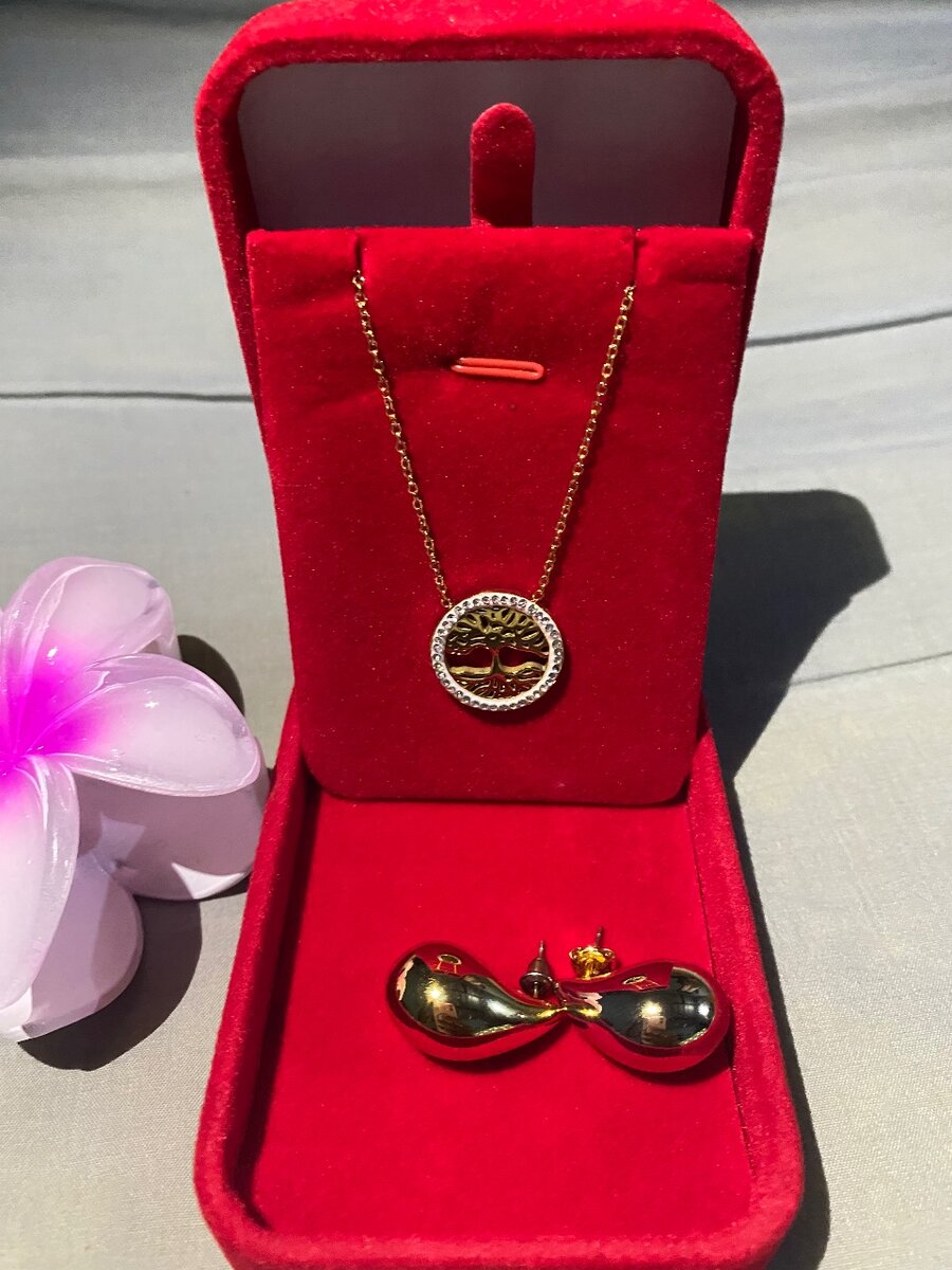 Parure élégante collier et boucles