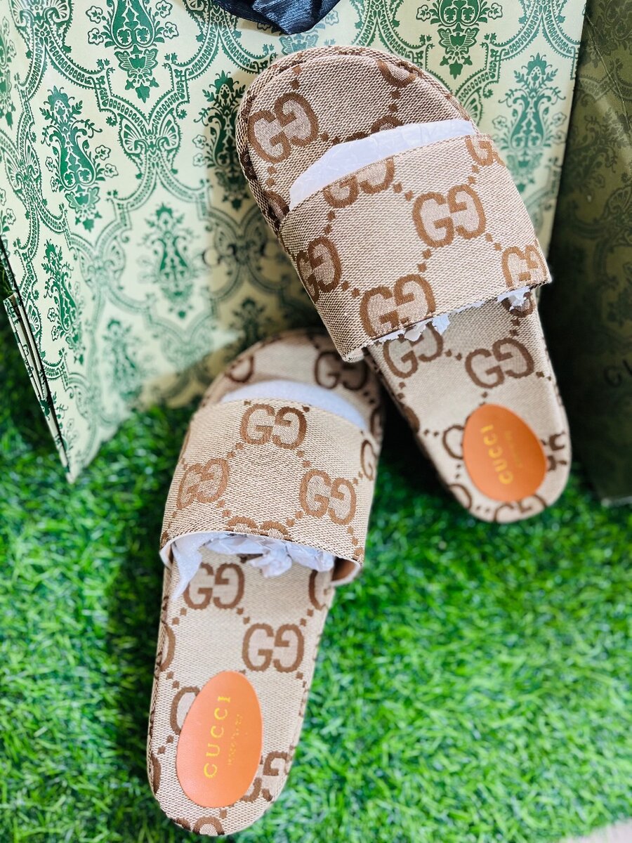 Heeled sandal flat and clutches