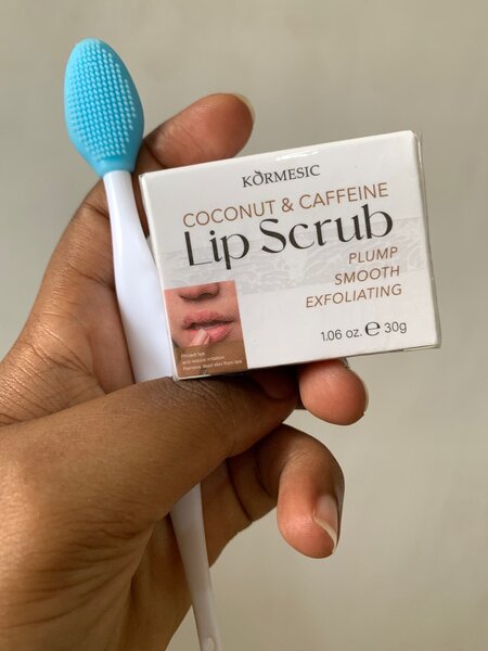 Kormesic Lip scrub and brush