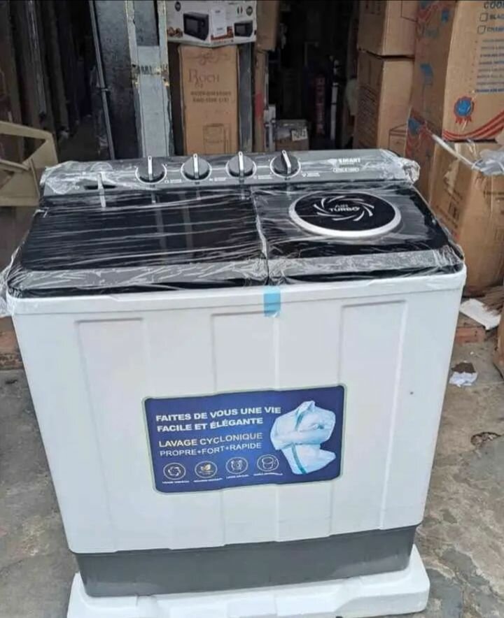 Machine à laver semi-automatique avec cuve et essoreuse