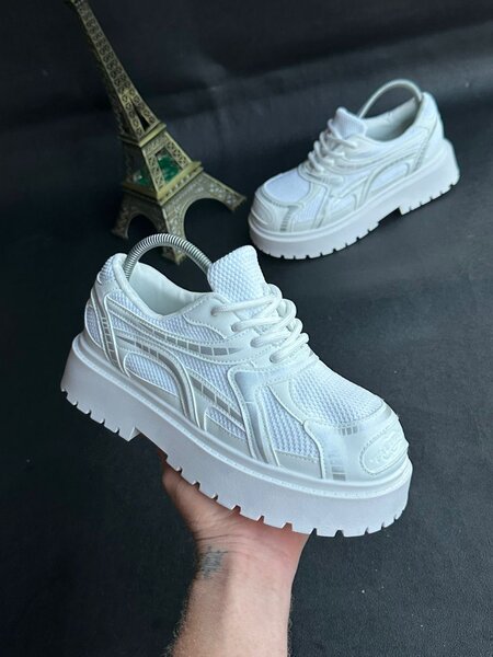 Paire elegante blanche