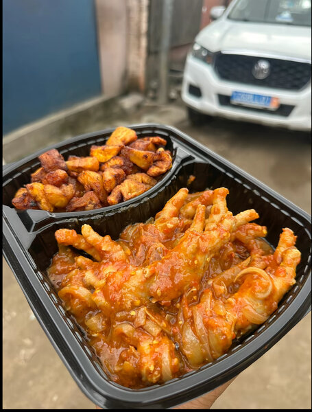 Alloco patte de poulet œuf