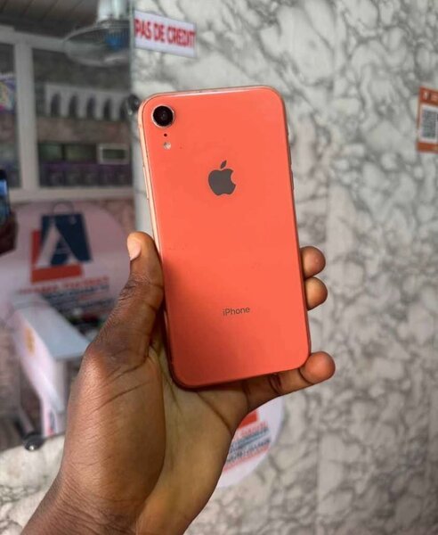 iPhone XR Corail 64Go Débloqué