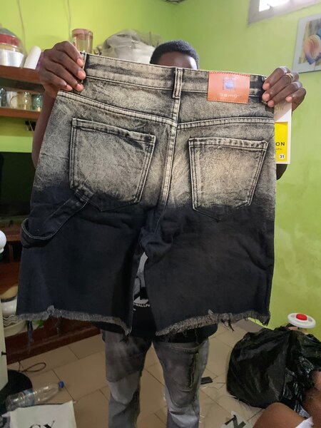 Short en jean délavé étoiles