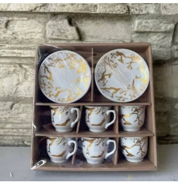 Service à café en porcelaine dorée