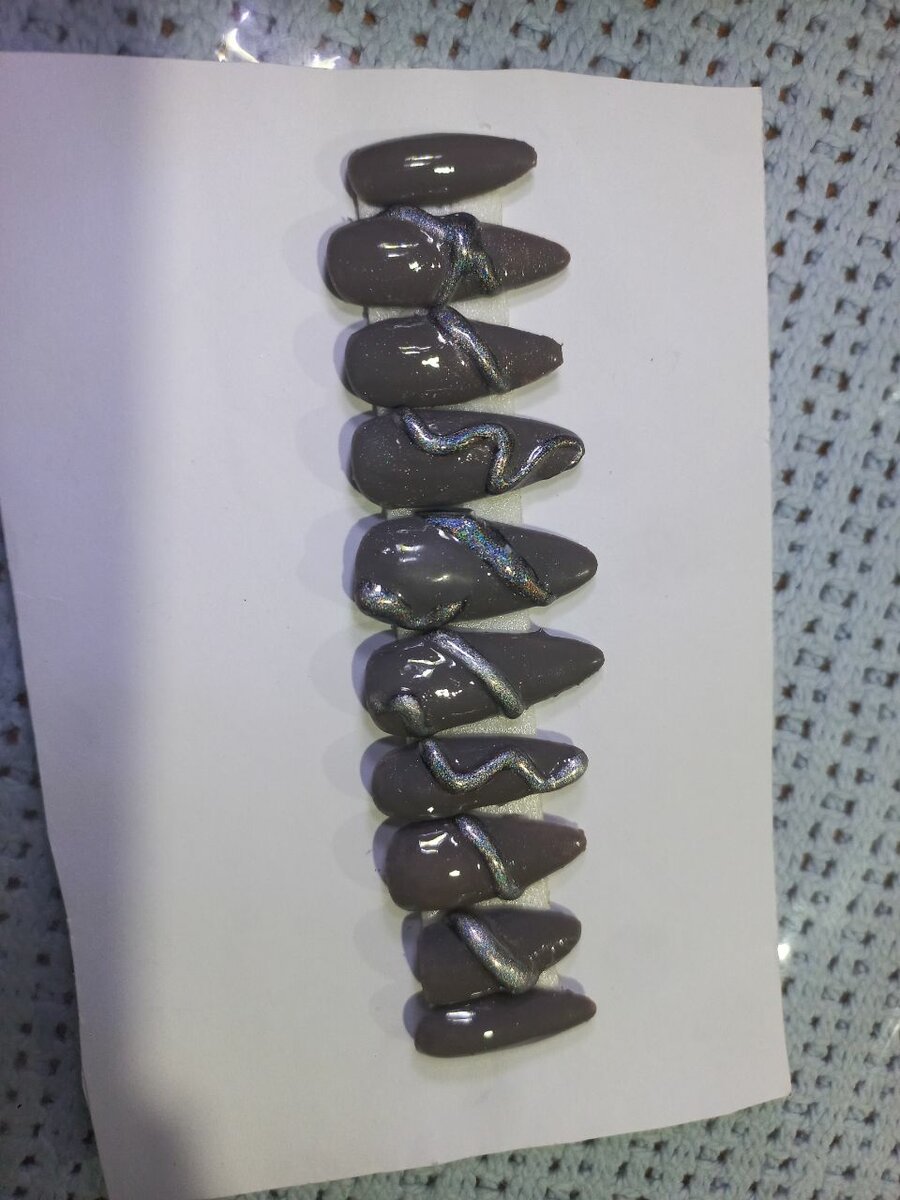 Ongles artificiels gris