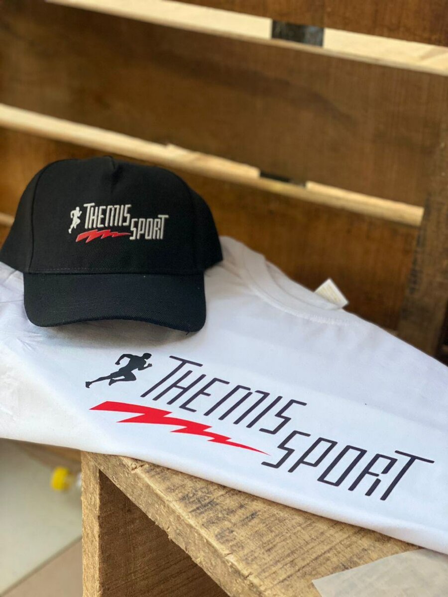 Casquette et T-shirt Themis Sport