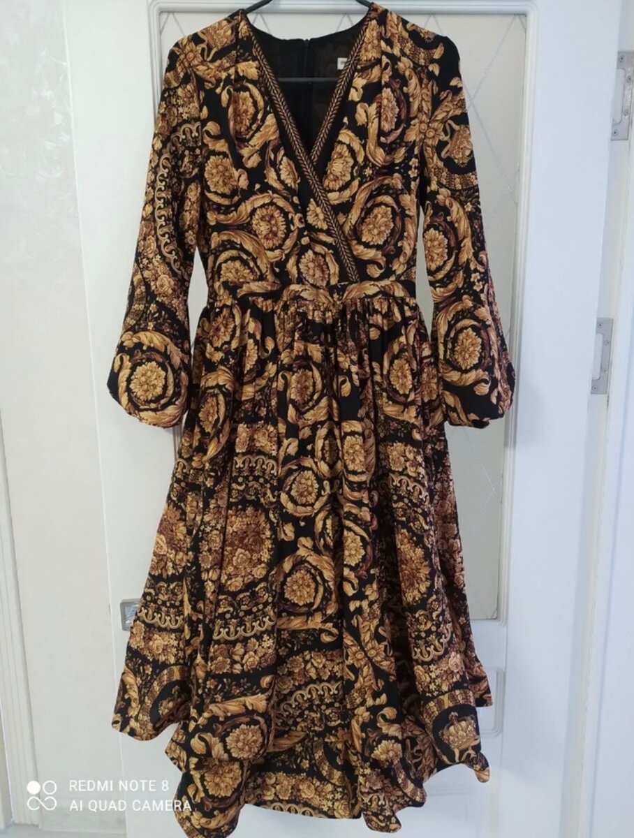 Продаю платье покупала за 100$ продаю за 2500