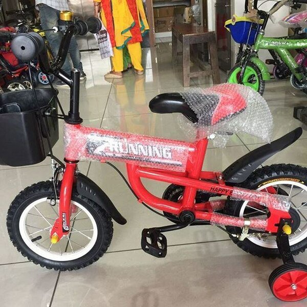 Vélo Enfant Rouge avec Panier