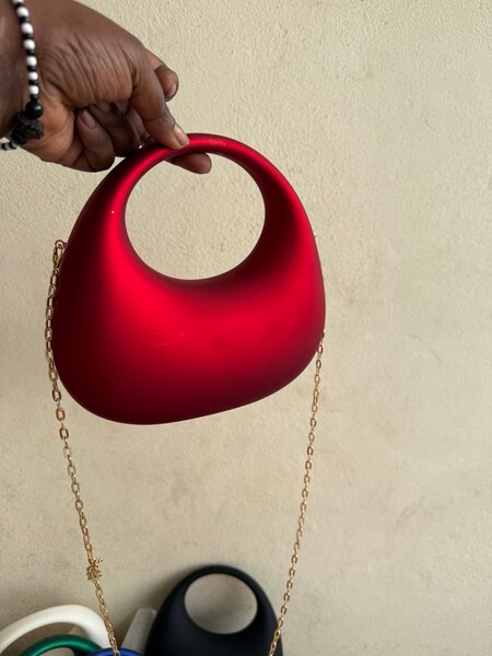 Sac à main moderne en métal