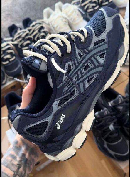 Baskets ASICS de sport