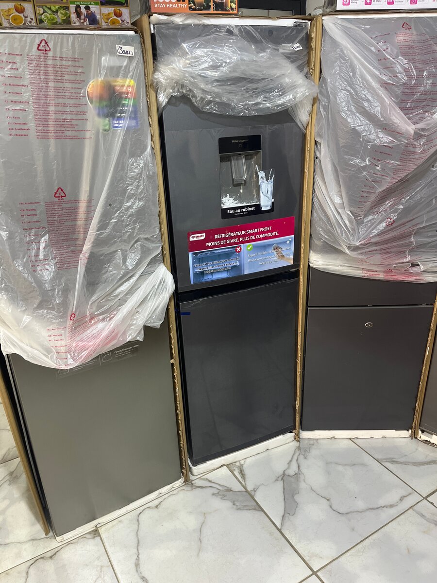 Réfrigérateur avec distributeur d'eau froide