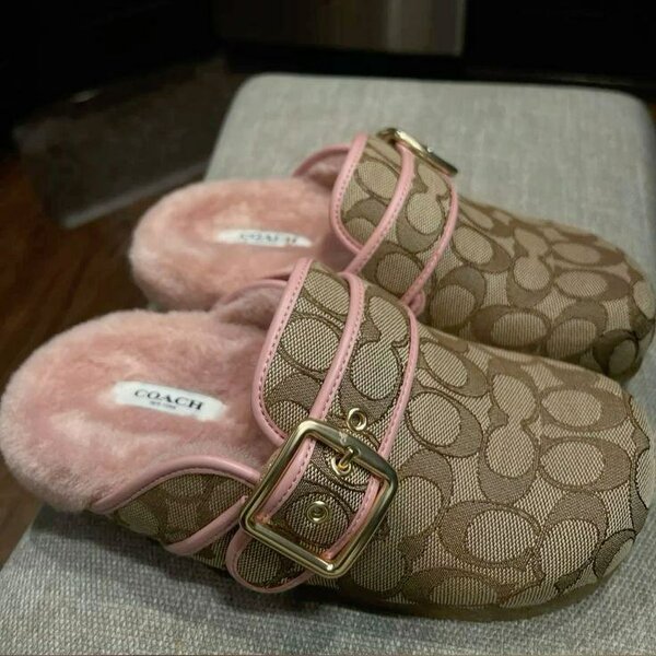 Mules en peluche chic