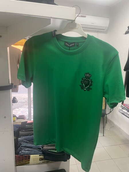 T-shirt verte brodée homme