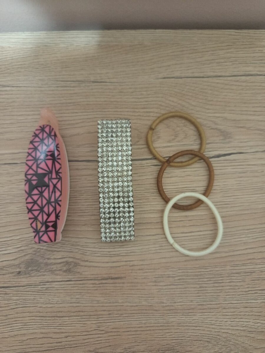 Заколки и резинки для волос