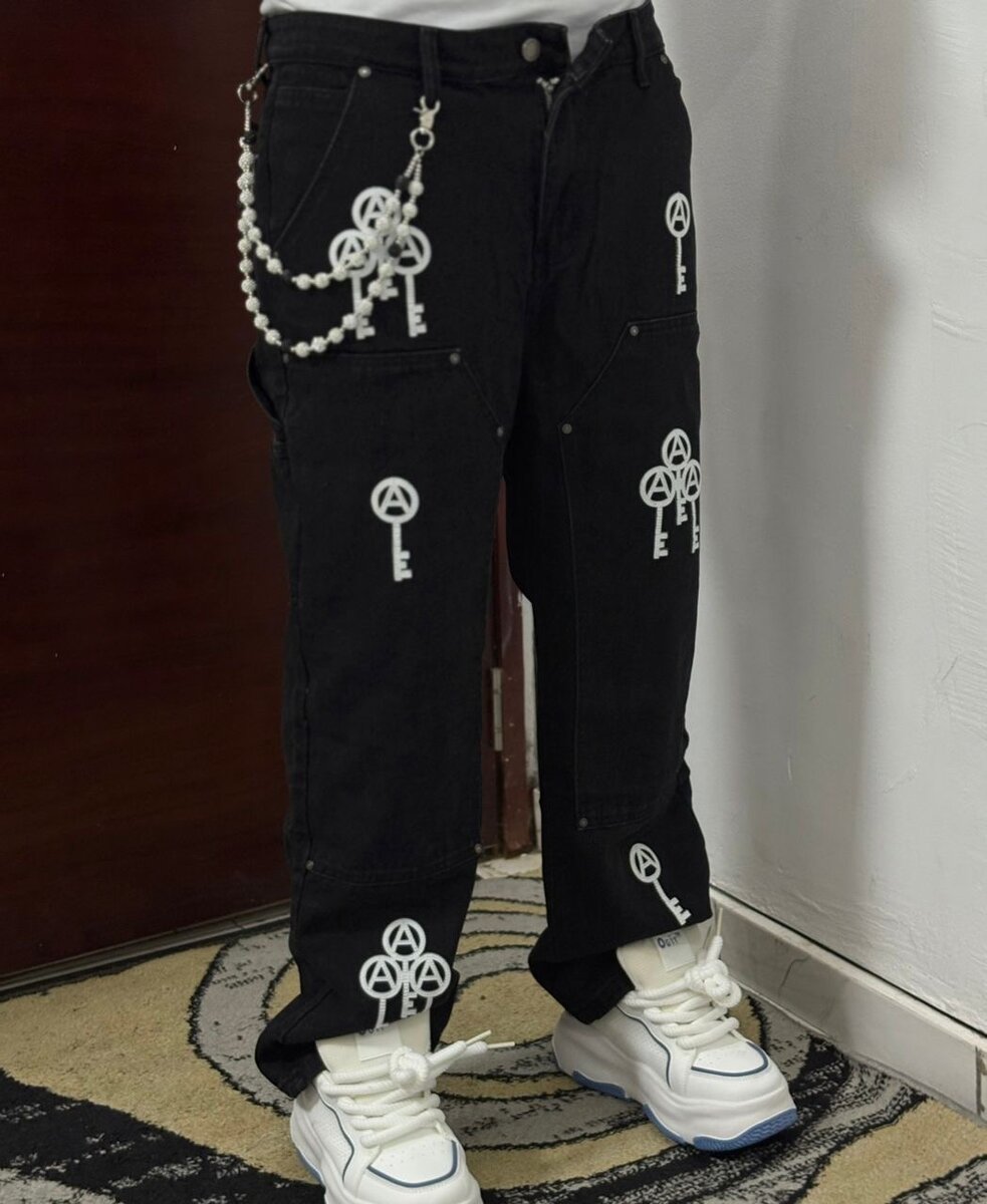 Jeans baggy tendance avec chaînes