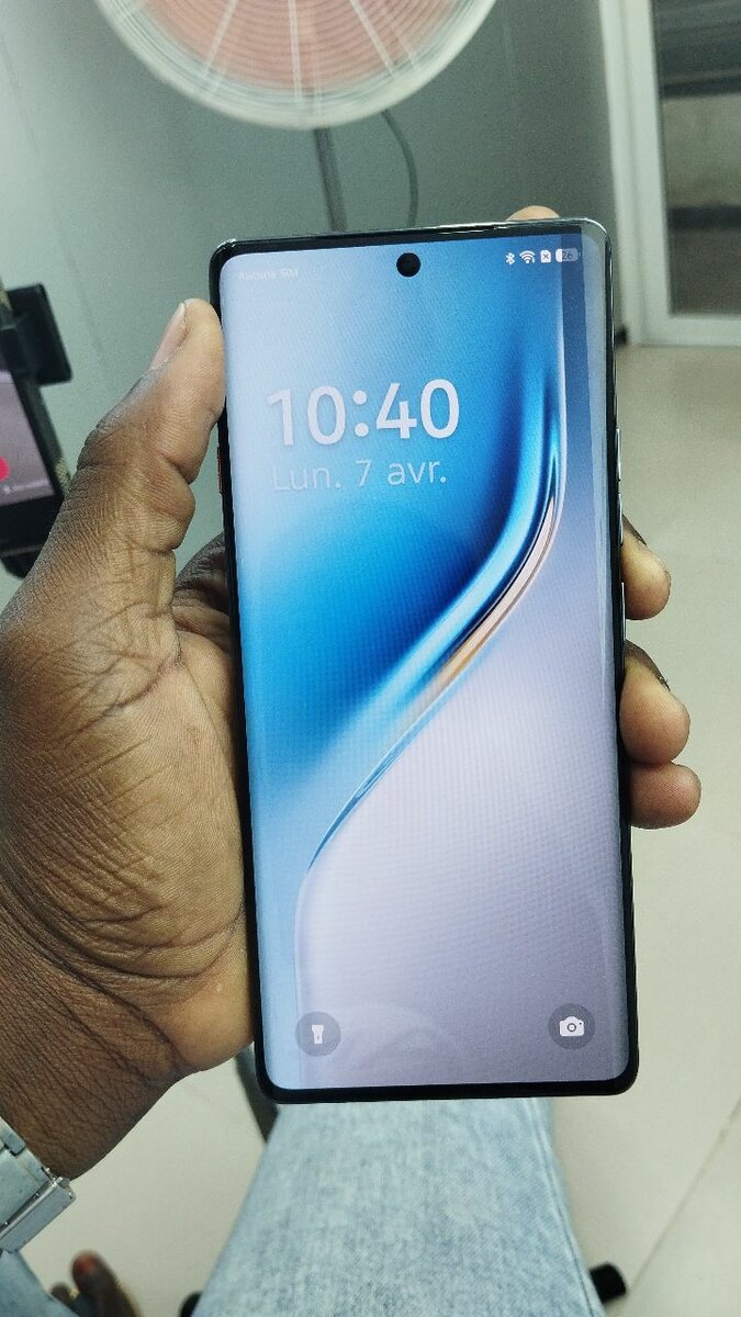 TECNO camon40