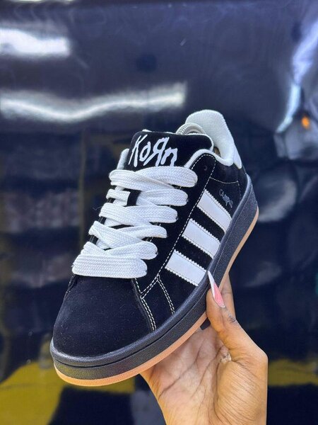 Baskets noires à rayures