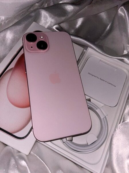 iPhone 15 Rose Pink