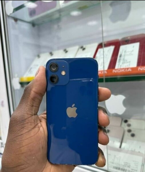iPhone 12 bleu reconditionné