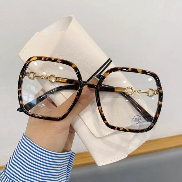 Lunettes carrées tendance femme