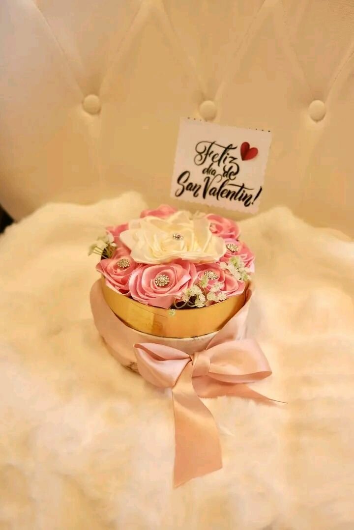 Fleurs artificielles en boîte