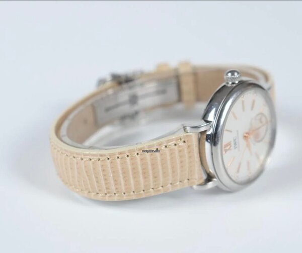 Montre élégante en cuir beige