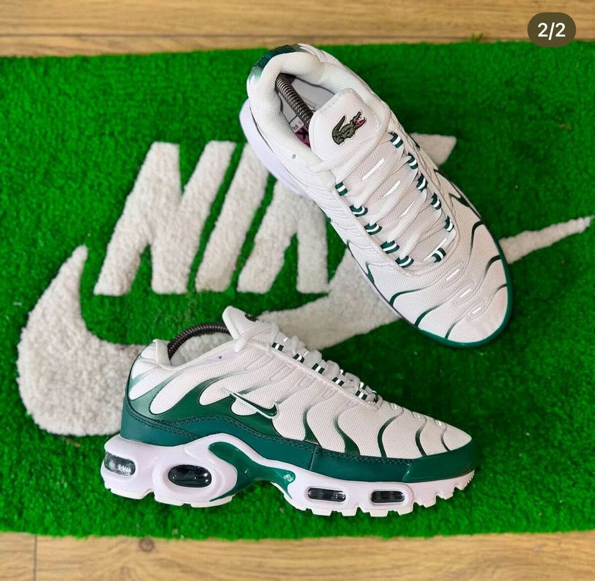 Baskets Air Max blanches et vertes