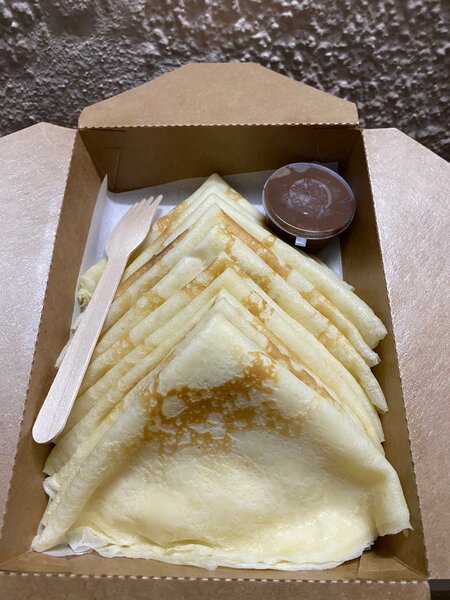 Crêpes nature et pot nutella