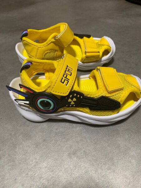 Kids shoe size 26 and 29