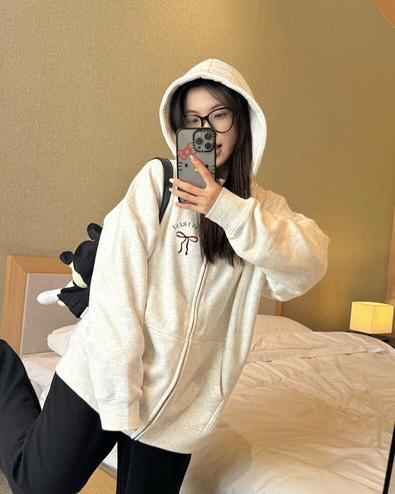 Женская кофта с капюшоном на молнии