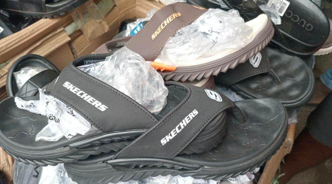 Sketchers luxury slide
