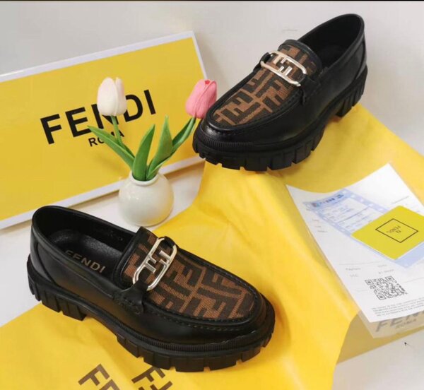 Mocassins élégants Fendi