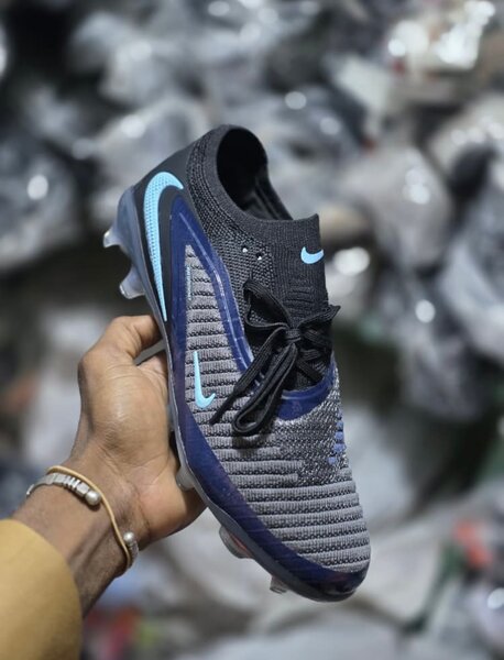 Chaussures de foot Nike gris et bleu