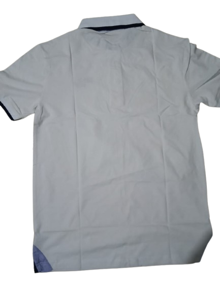 Un polo manches courtes