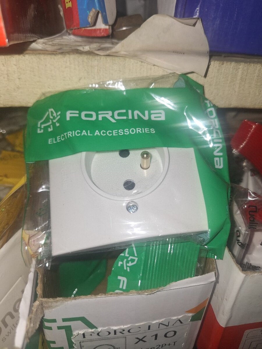 Prise murale Forcina