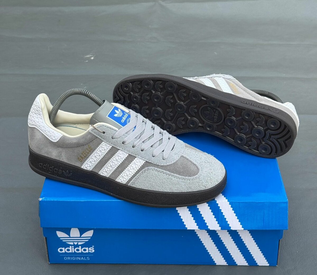 Baskets Adidas Samba Gris