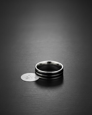 Bague en acier élégante