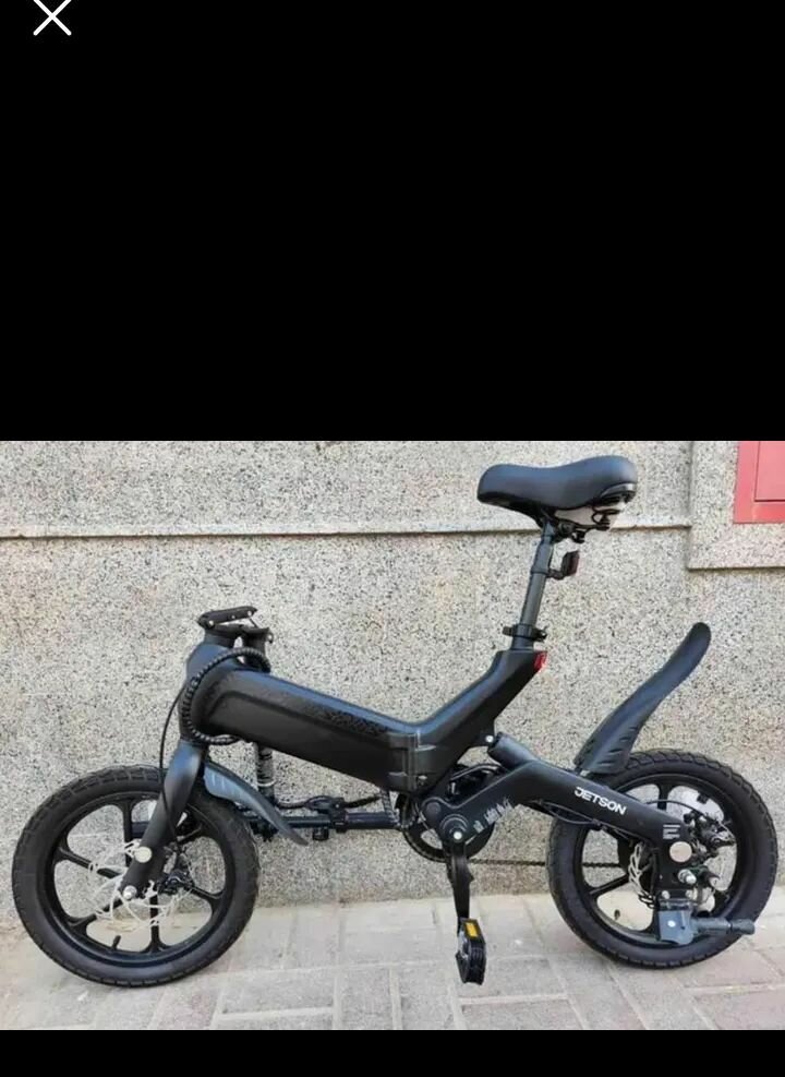 Vélo électrique pliant compact