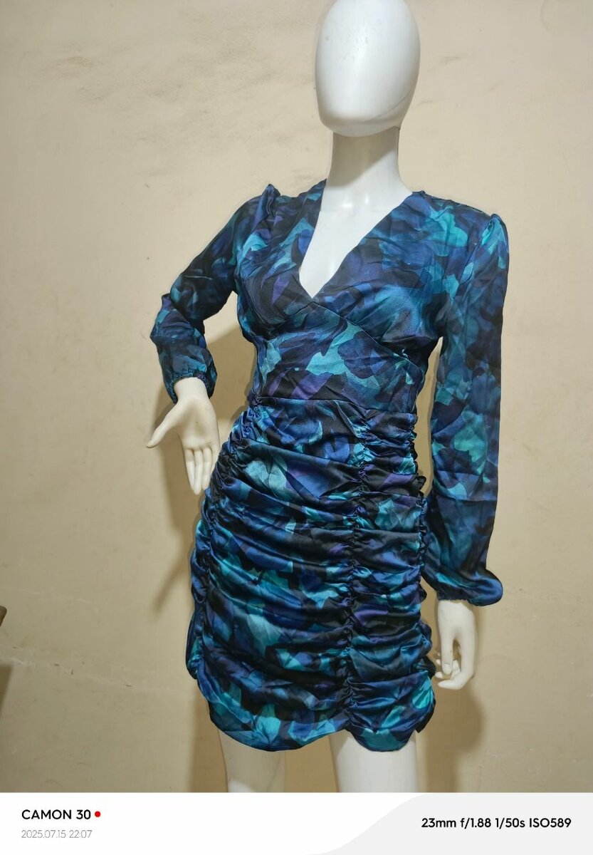 Robe froncée bleu imprimé