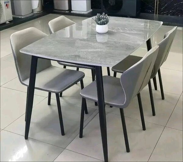 Table à manger moderne