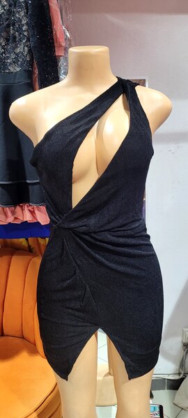 Robe noire asymétrique sexy