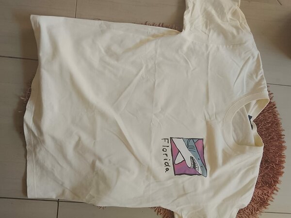 T-shirt graphique avec motif requin